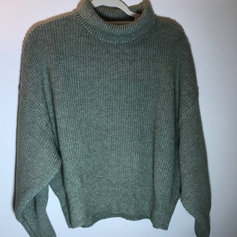 H & M turtle neck sweater